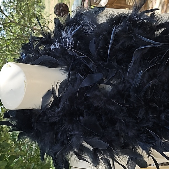 Vintage 80's soft fluffy 80" long x 4" wide real feather caribou Boa scarf - Picture 2 of 7